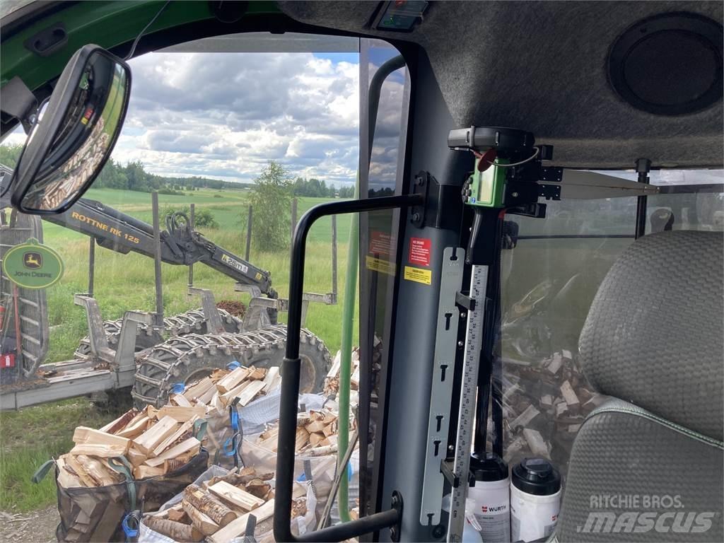 John Deere 1470G Harvester