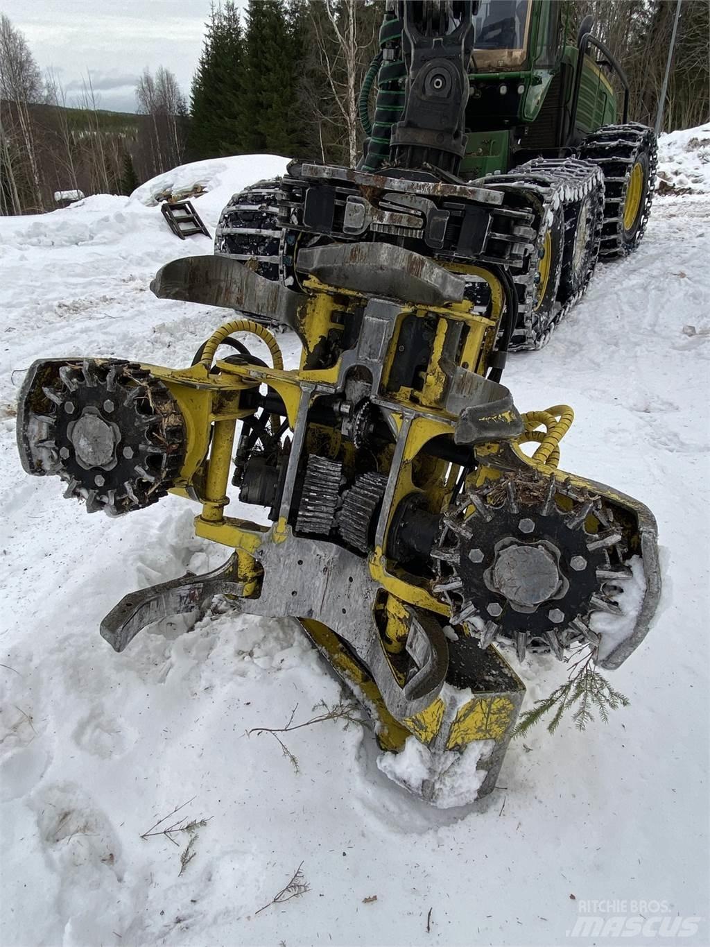 John Deere 1470G Harvester