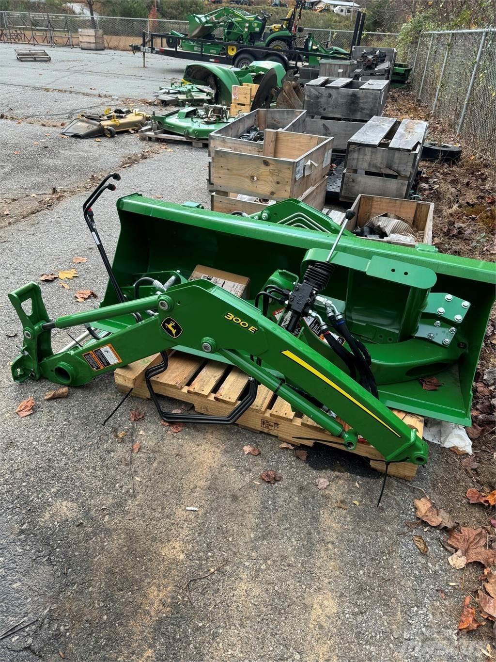 John Deere 300E Sonstige Landmaschinen