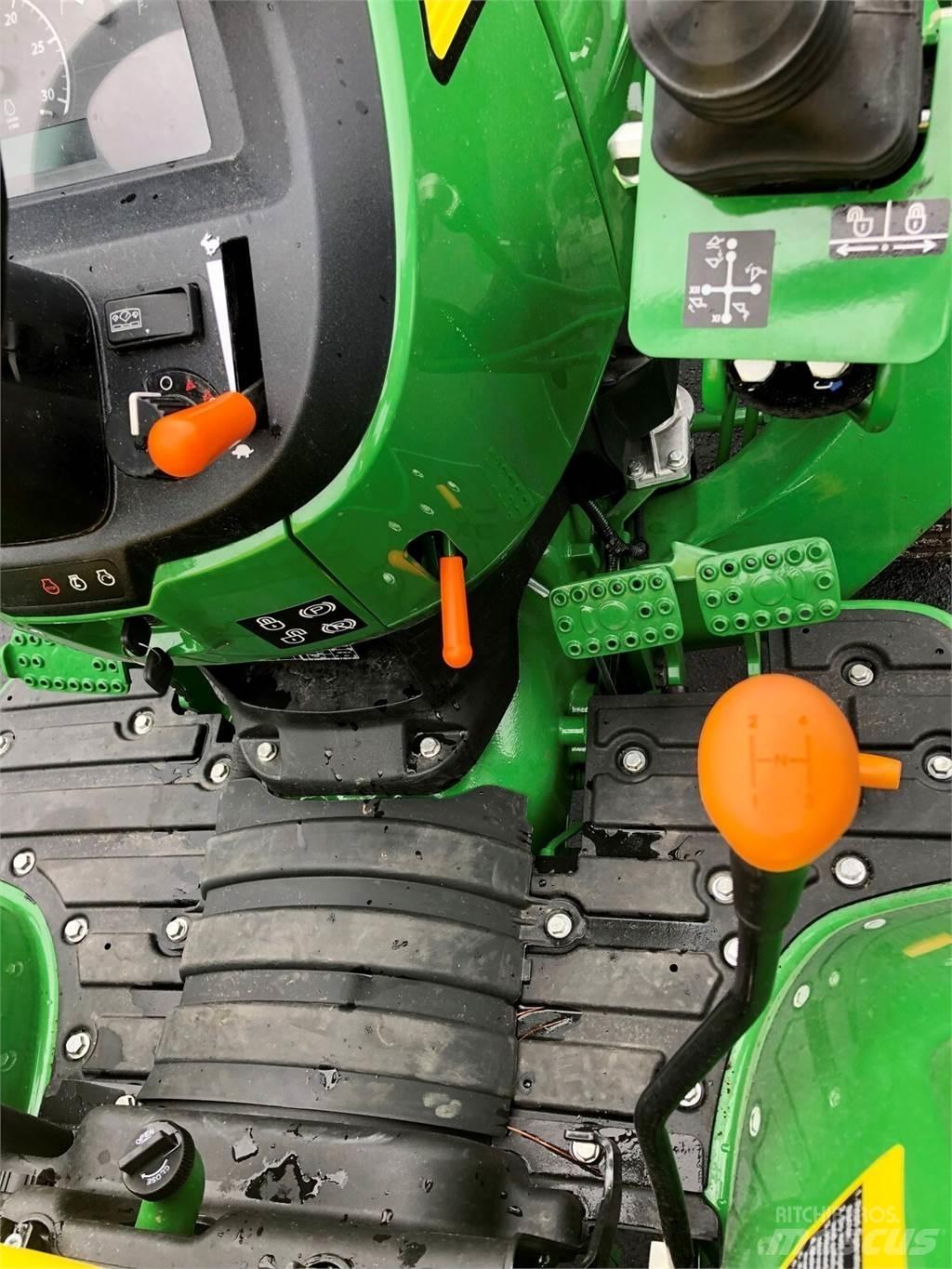 John Deere 3043D Traktoren