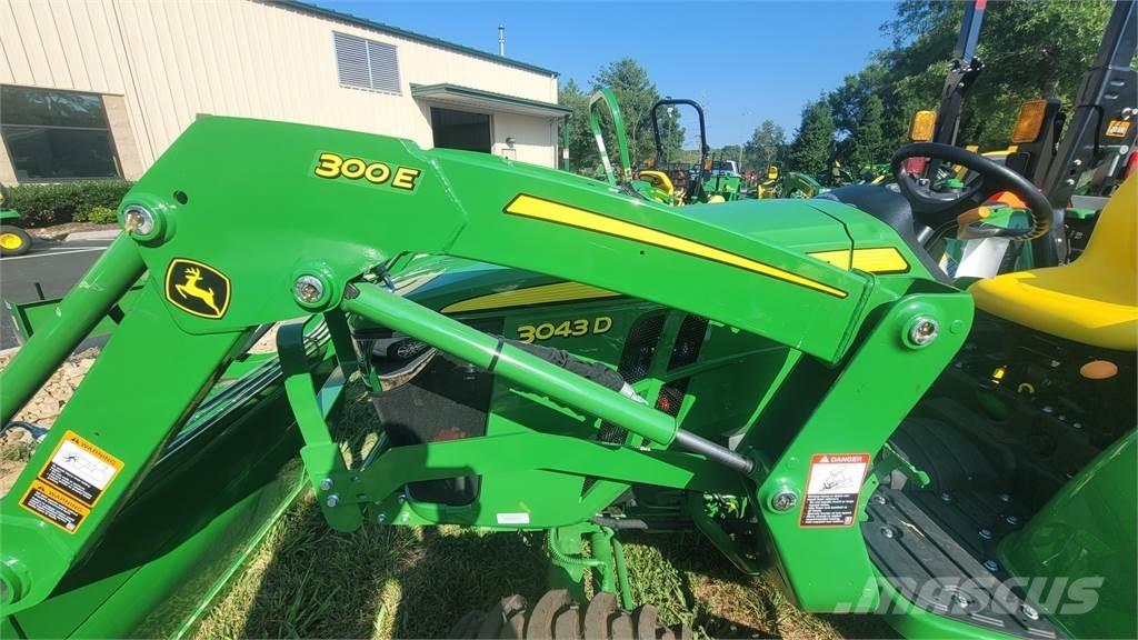 John Deere 3043D Traktoren