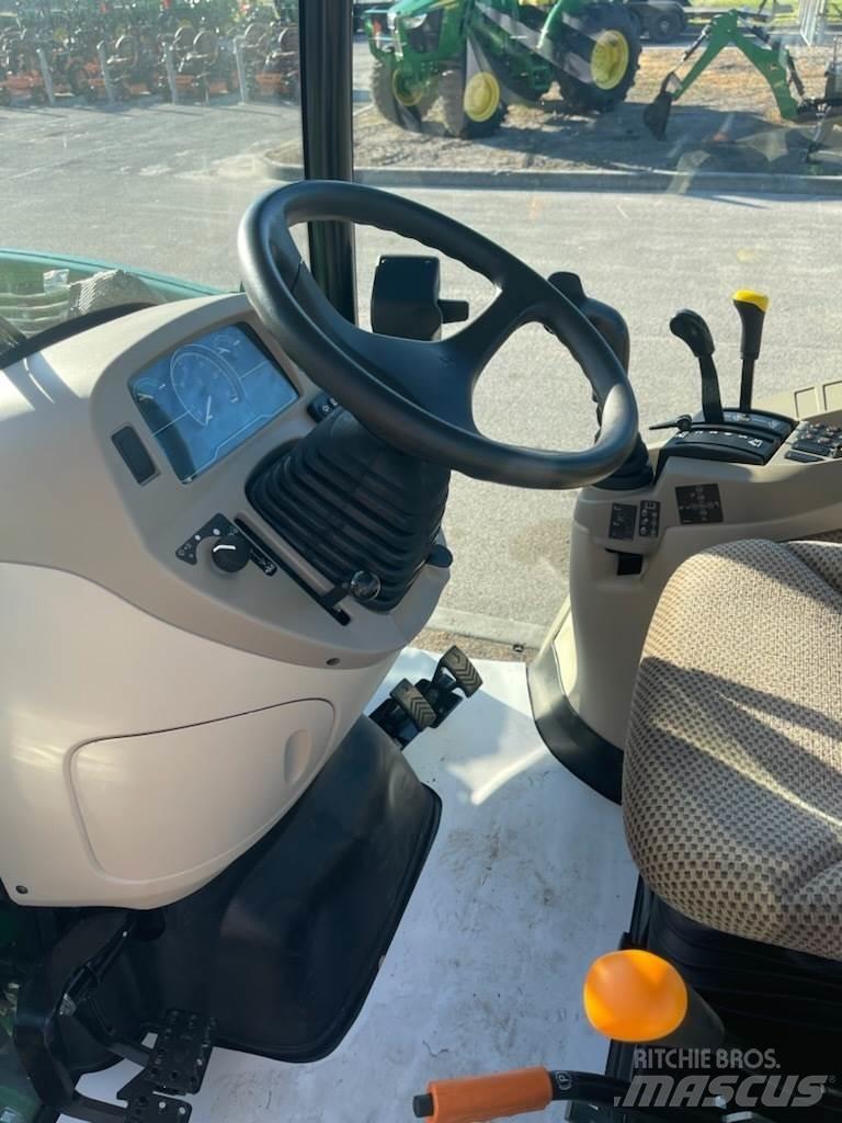 John Deere 3046R Traktoren