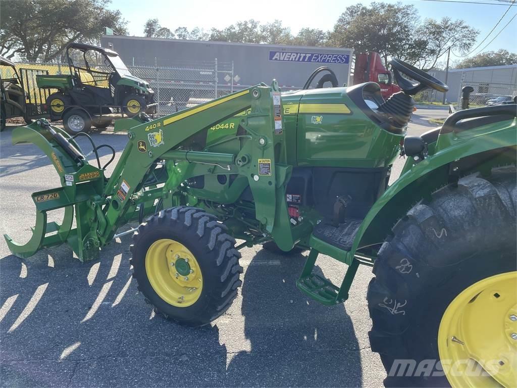 John Deere 4044R Traktoren