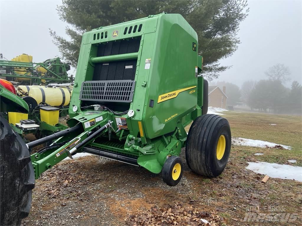 John Deere 451M Rundballenpressen