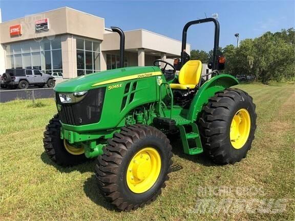 John Deere 5045E Traktoren