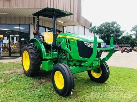 John Deere 5045E Traktoren
