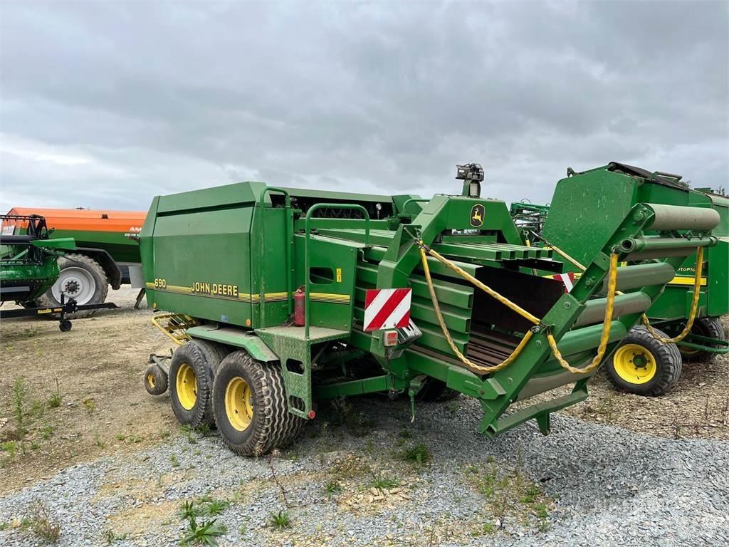 John Deere 690 Quaderpressen