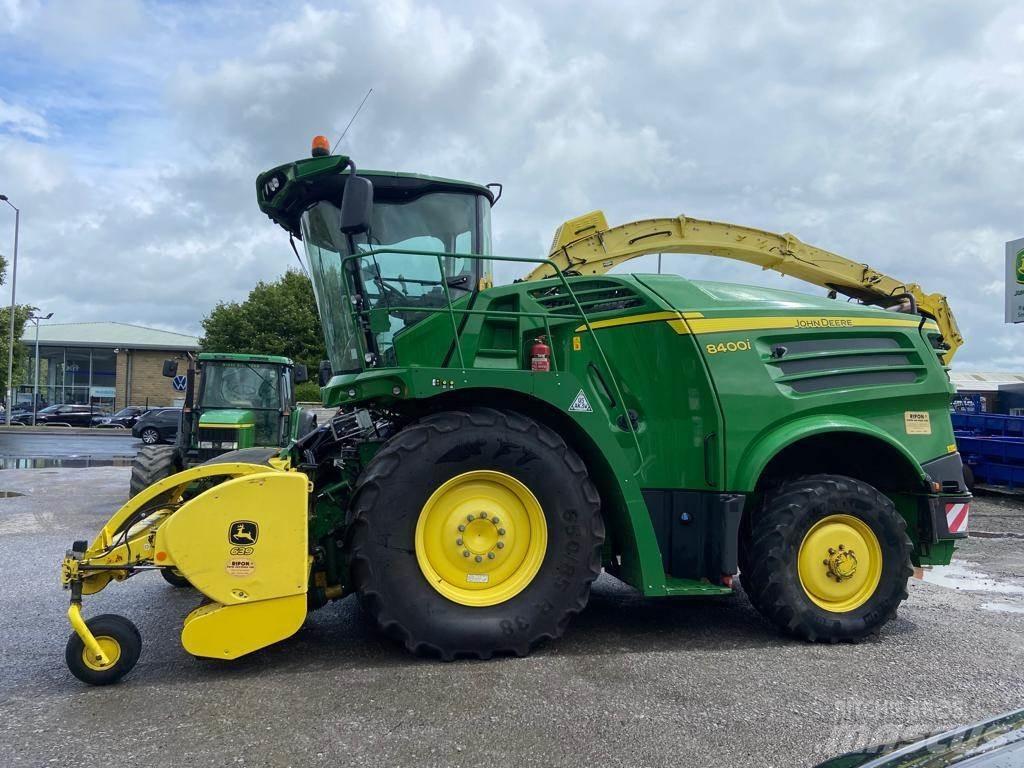 John Deere 8400i Feldhäcksler
