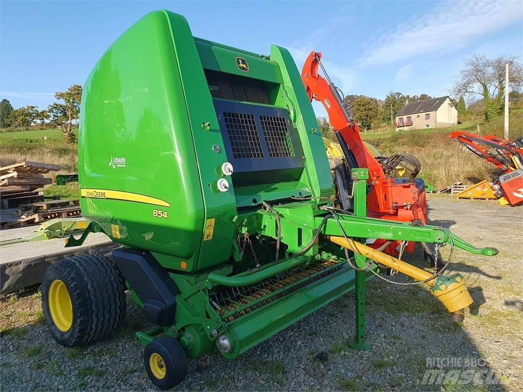 John Deere 854 Rundballenpressen