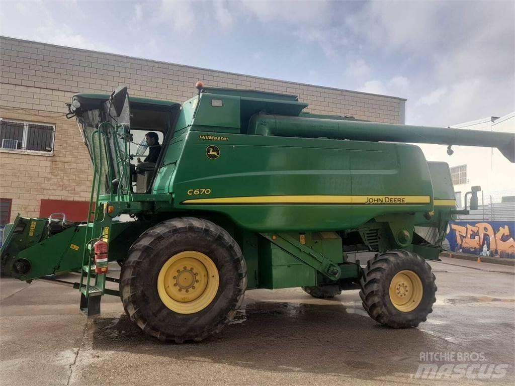 John Deere C670 Mähdrescher