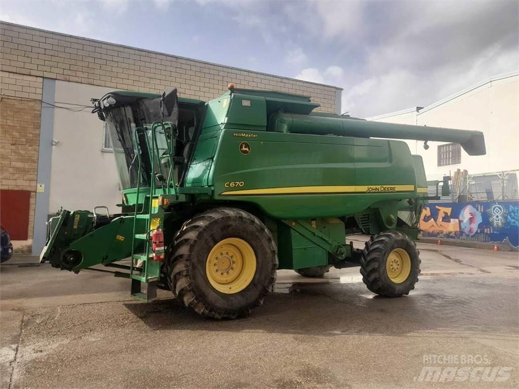 John Deere C670 Mähdrescher