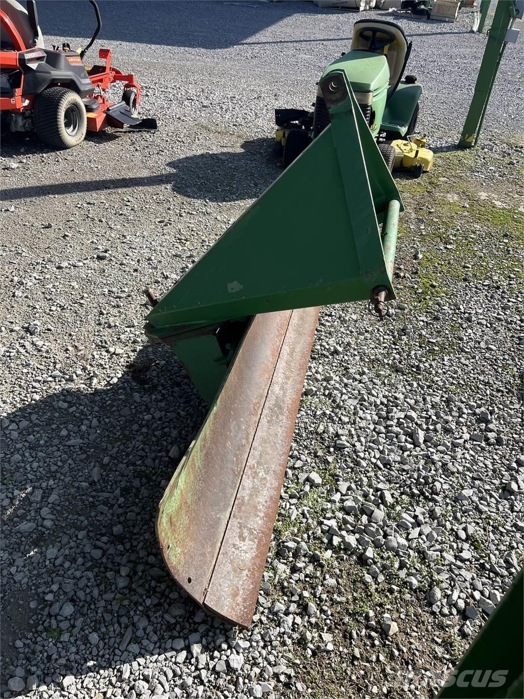 John Deere RB60 Schneeschilde und -pflüge