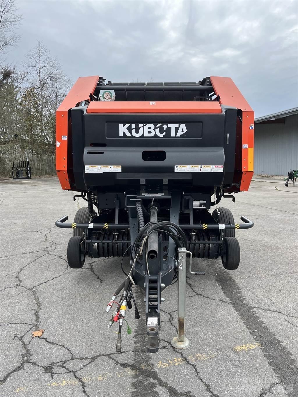 Kubota BV4160E Rundballenpressen