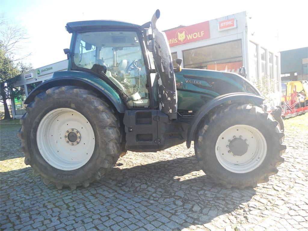 Valtra T174 Traktoren