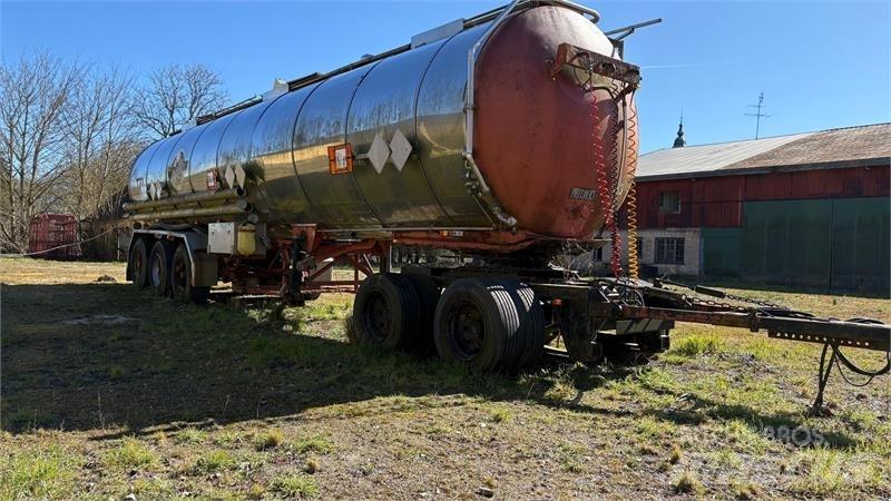  - - -  T33 Sonstige Landmaschinen