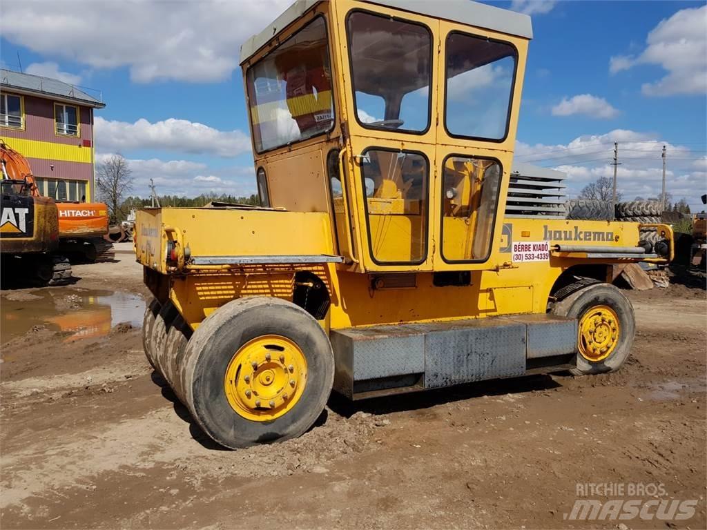 Bomag SGW-17 Gummiradwalzen