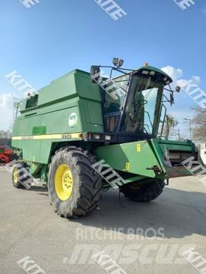 John Deere 2256 2WD Mähdrescher