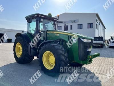 John Deere 8335R Traktoren