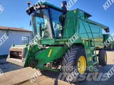 John Deere 9560 WTS 2WD Mähdrescher