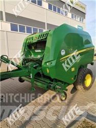 John Deere V451 R Rundballenpressen