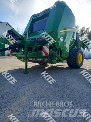 John Deere V451M Rundballenpressen