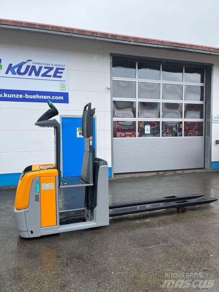 Jungheinrich ECE225 Mittelhub-Kommissionierer