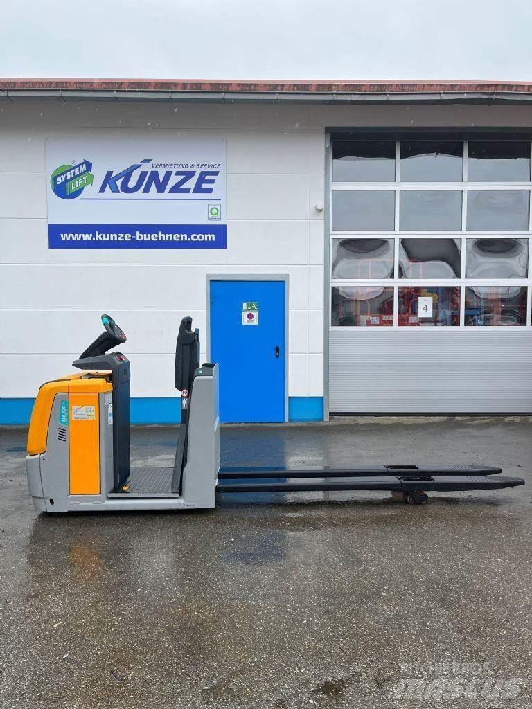 Jungheinrich ECE225 Mittelhub-Kommissionierer