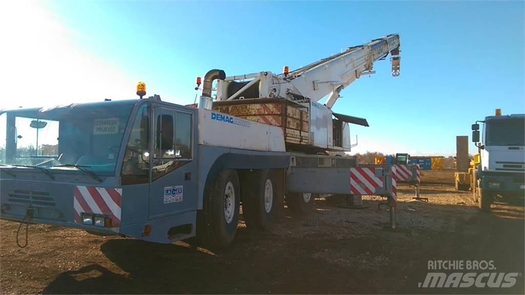Demag AC 180 Ruwterrein kranen