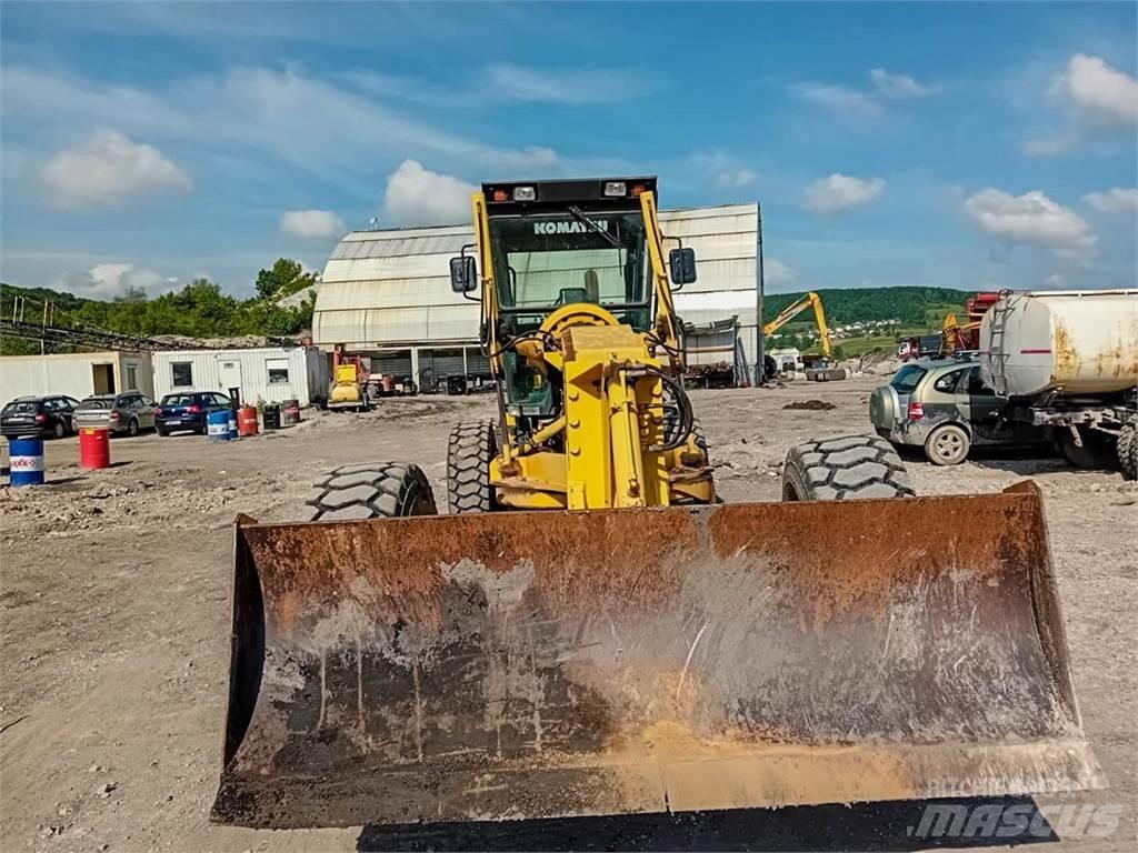 Komatsu GD655-3A Grader