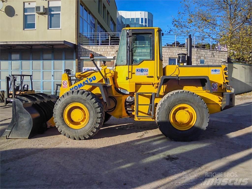Komatsu WA270 Radlader
