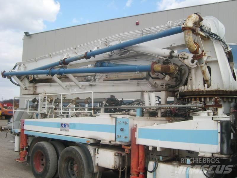 Mercedes-Benz 2422 Betonpumpen