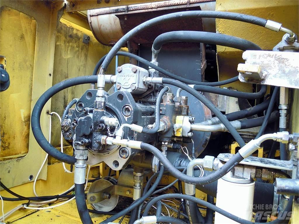 New Holland E305 Raupenbagger