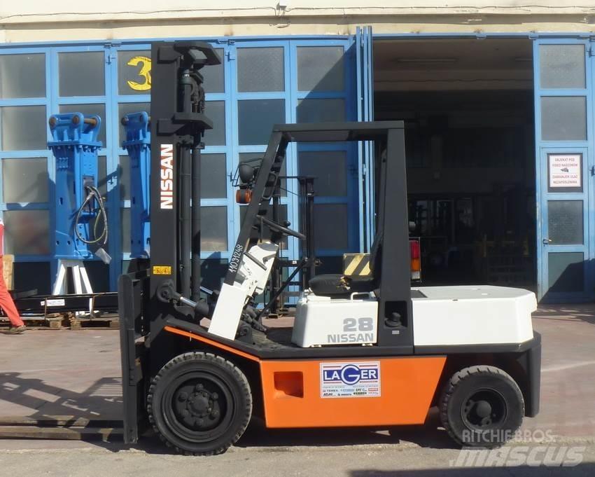 Nissan EGH02 Diesel heftrucks