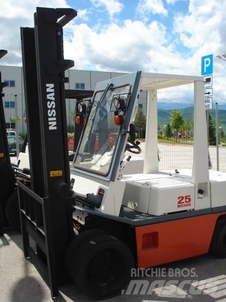 Nissan PH02M25 Heftrucks overige