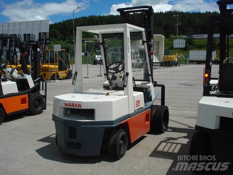 Nissan PH02M25 Heftrucks overige