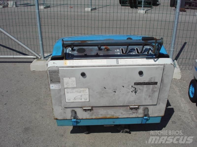 Toyota 4QBW9 Kehrmaschine
