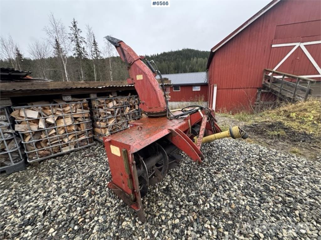 Dalen 2 trinns Schneeschilde und -pflüge
