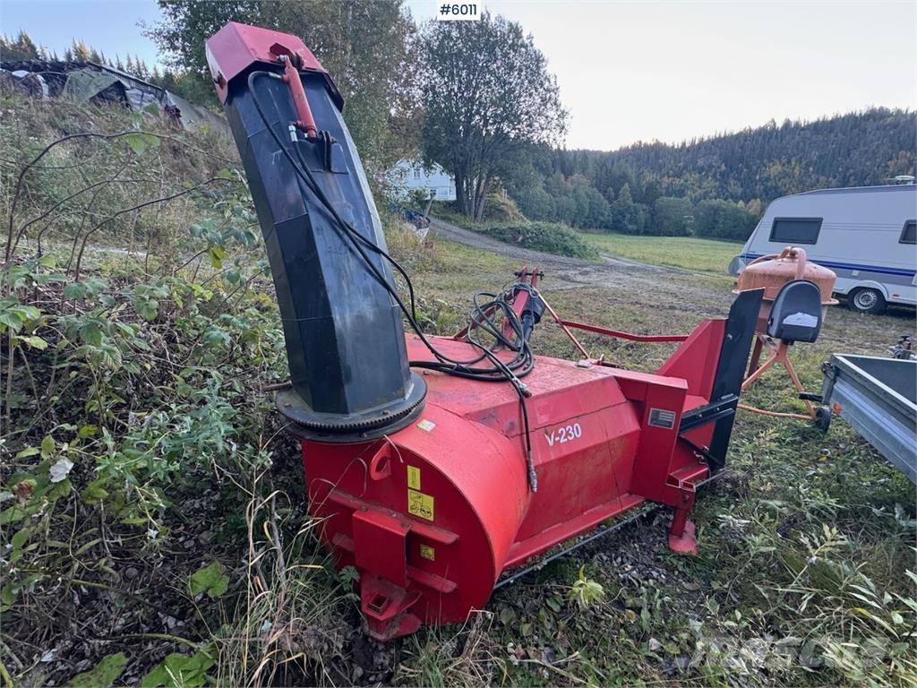 Sisu Handel V-230 Schneeschilde und -pflüge