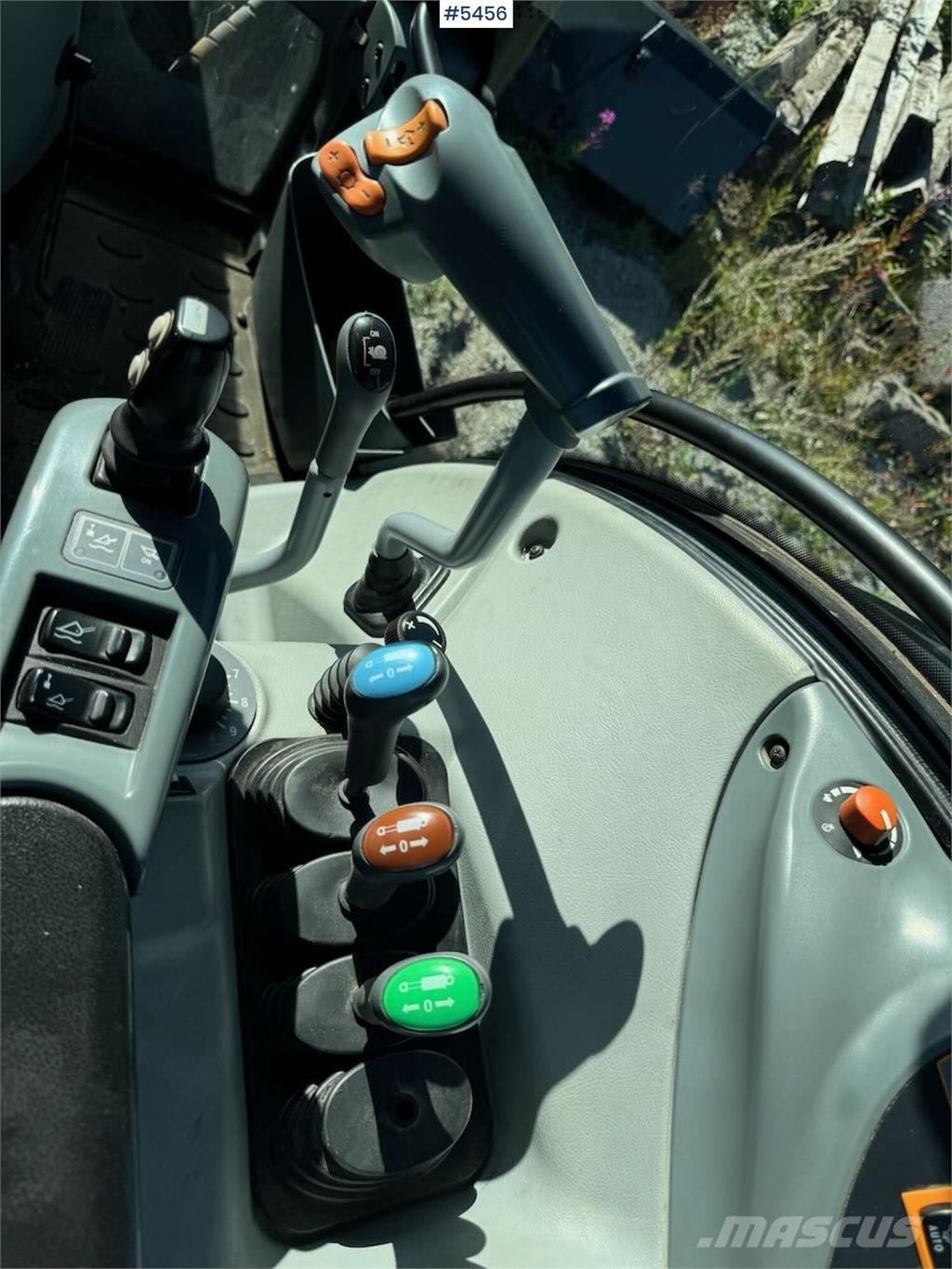 Valtra N123 Traktoren