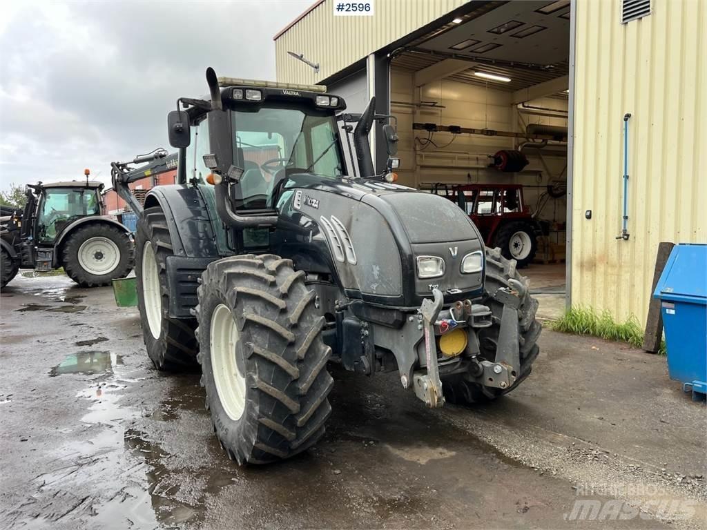 Valtra T182 Traktoren