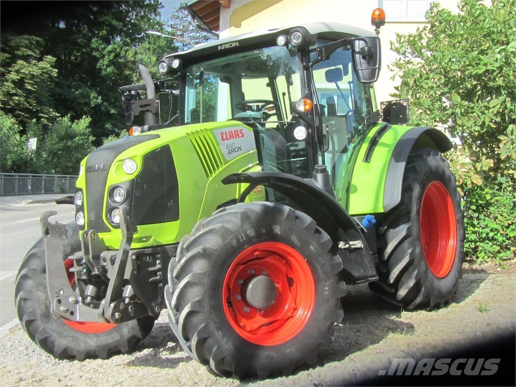 CLAAS Arion 440 Traktoren