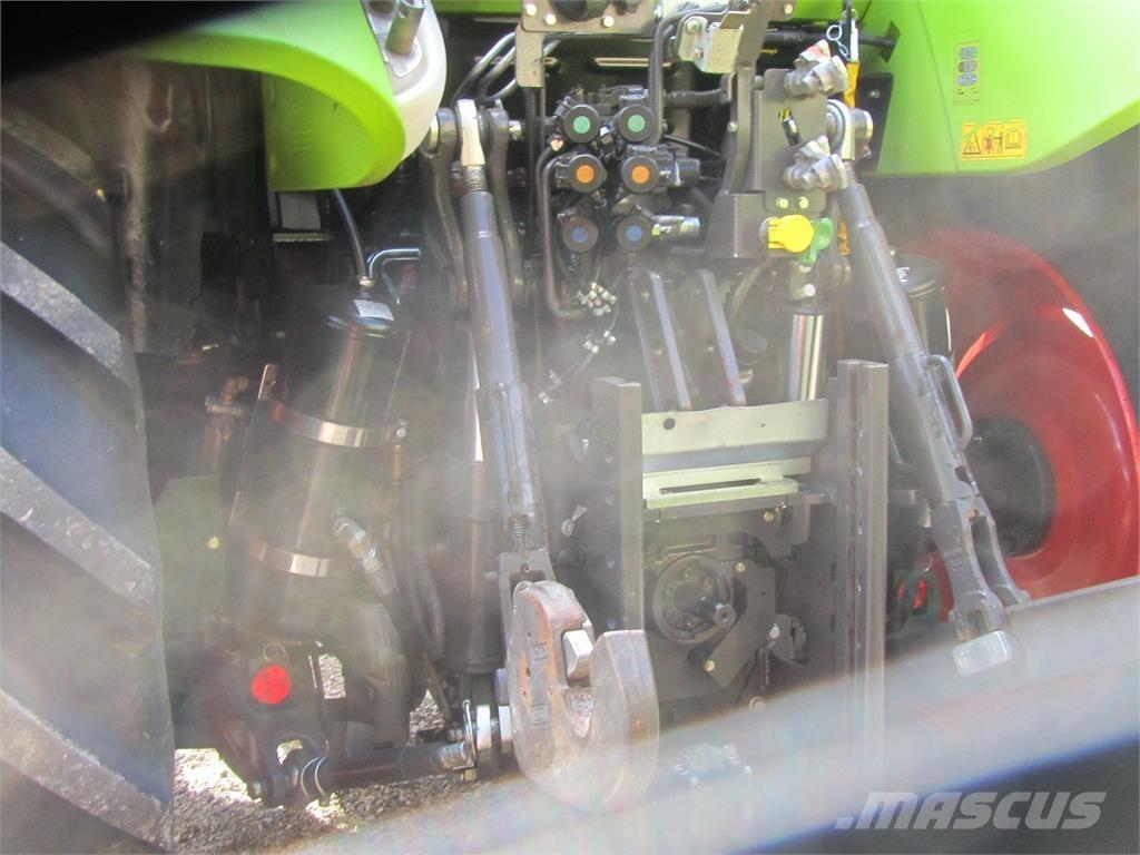 CLAAS Arion 440 Traktoren