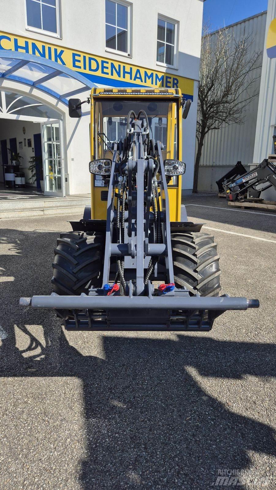 Eurotrac W12 s Hoflader