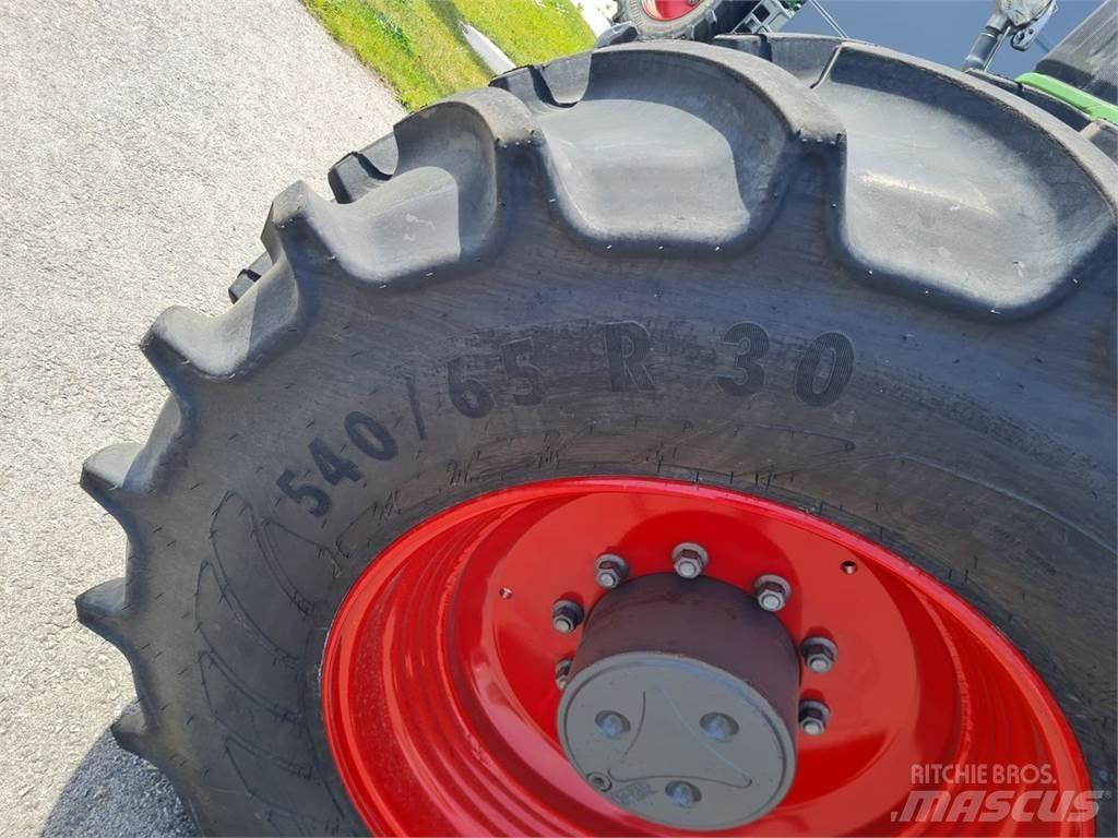 Fendt 724 Vario Traktoren