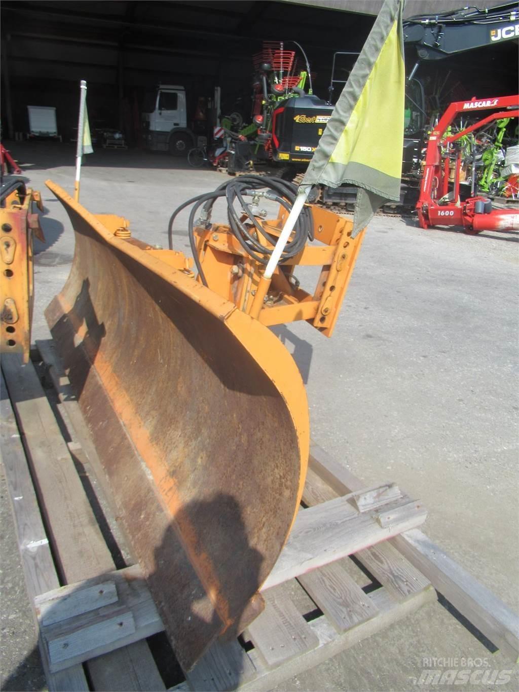 Hauer SK 2800 Schneeschilde und -pflüge