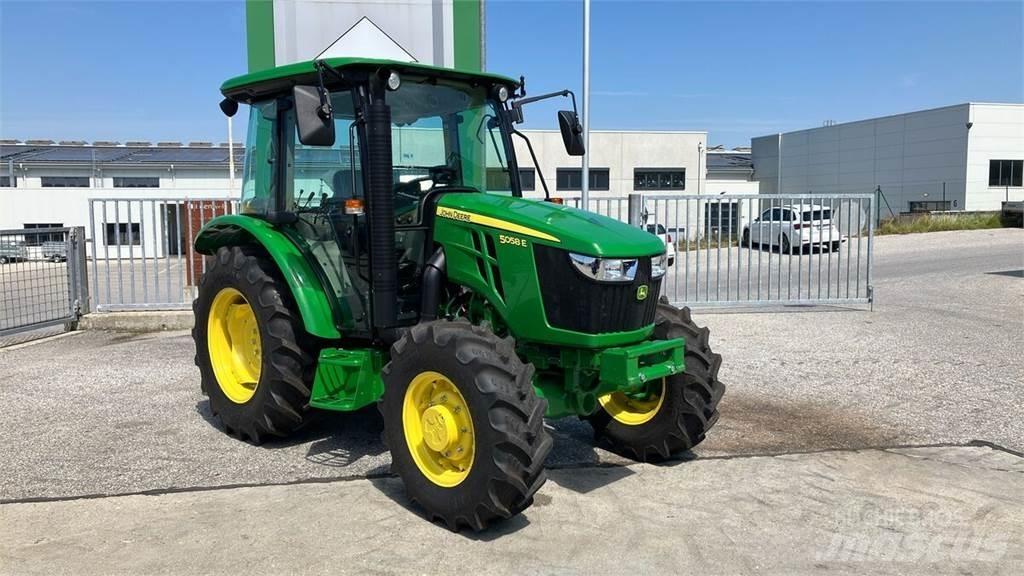 John Deere 5058E Traktoren
