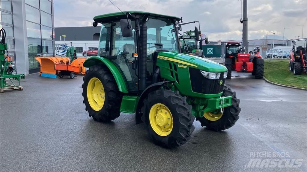 John Deere 5058E Traktoren