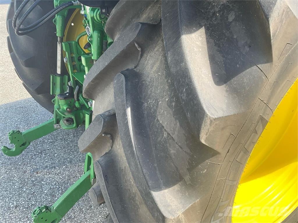 John Deere 6110R Traktoren