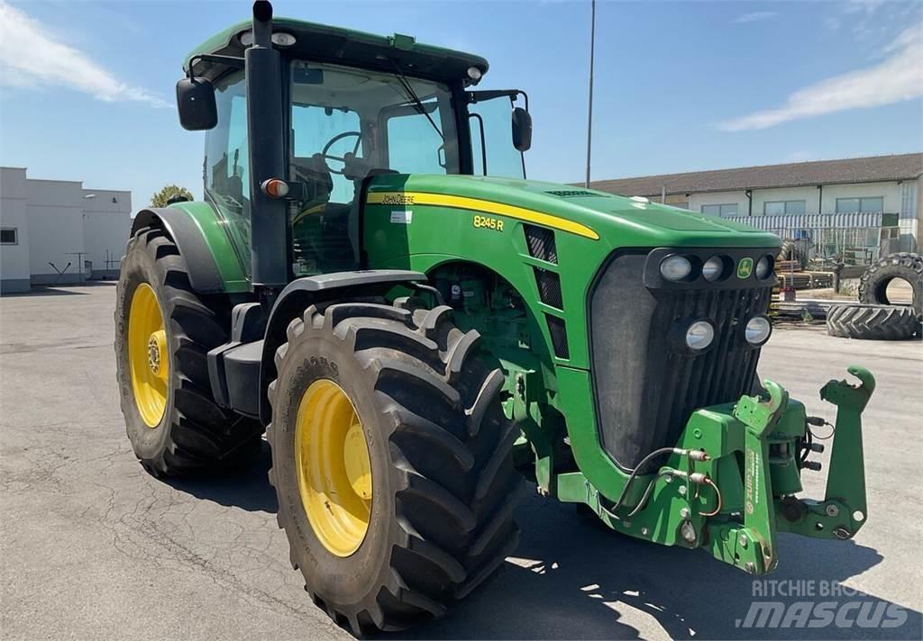 John Deere 8245R Traktoren