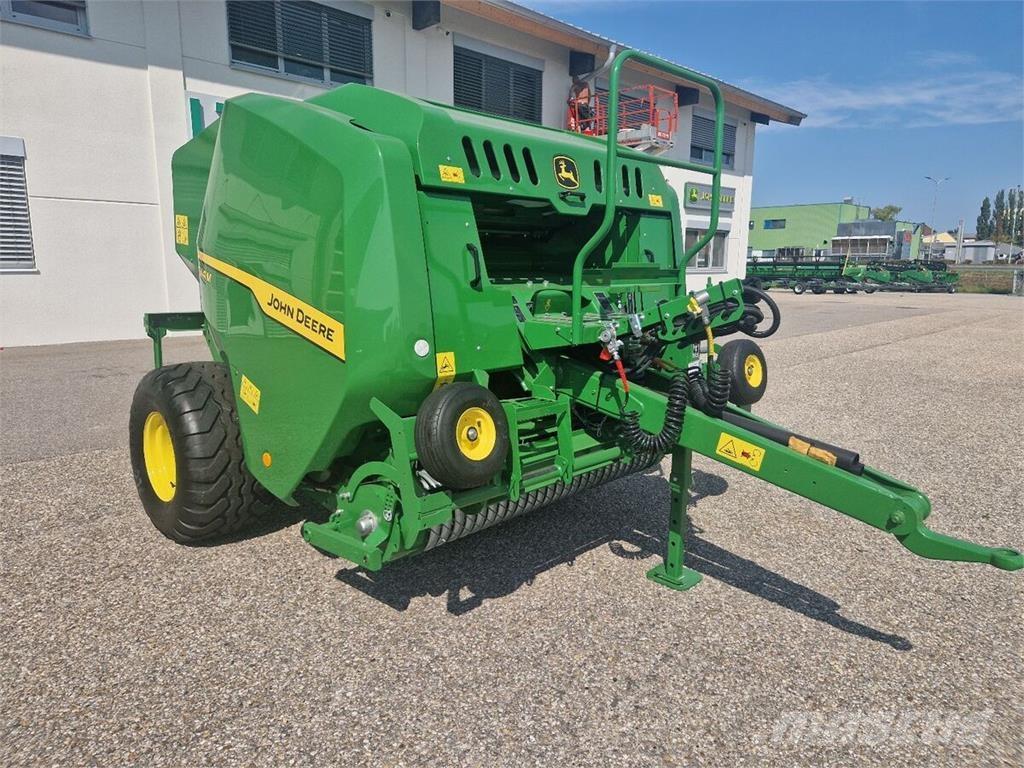 John Deere F441M Rundballenpressen